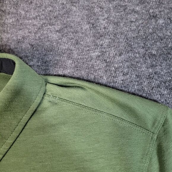 Lululemon Evolution Mens Golf Tennis Shirt Size M Green Twill Short Sleeve - Picture 4 of 10
